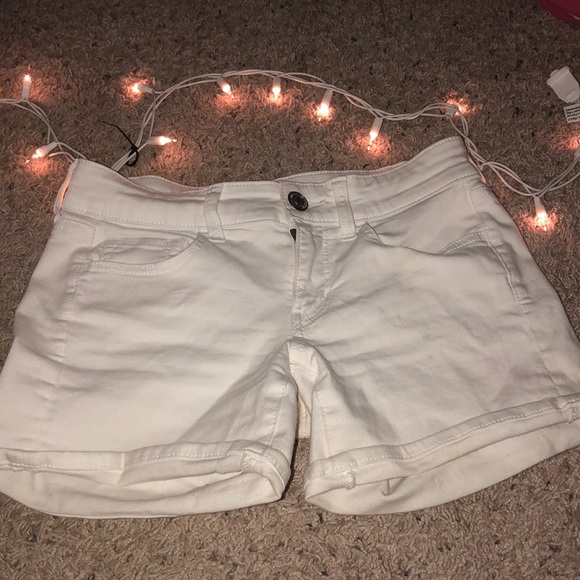 American Eagle Outfitters Pants - High waisted White shorts!!
